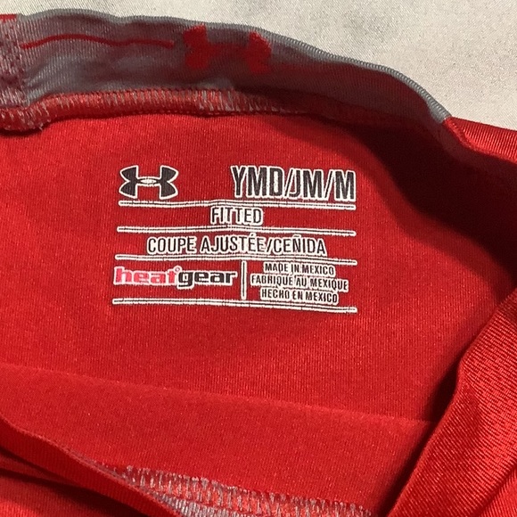 💥 Red Under Armour HeatGear youth Med fitted top - Picture 5 of 8